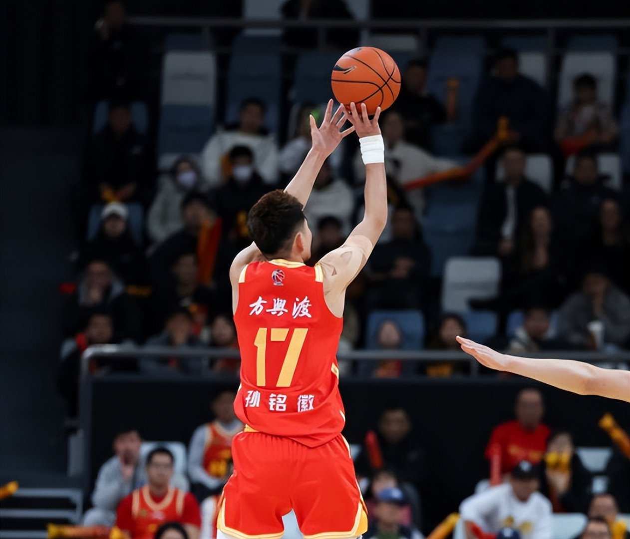 NBA总决赛冲刺阶段走向成谜，广厦男篮单刀错失，态度坚定，控场能力受关注的简单介绍