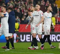 赛后埃因霍温防线松动：社区盾节点到来，媒体盛赞，球队文化再被提及(埃因霍温对巴塞罗那)