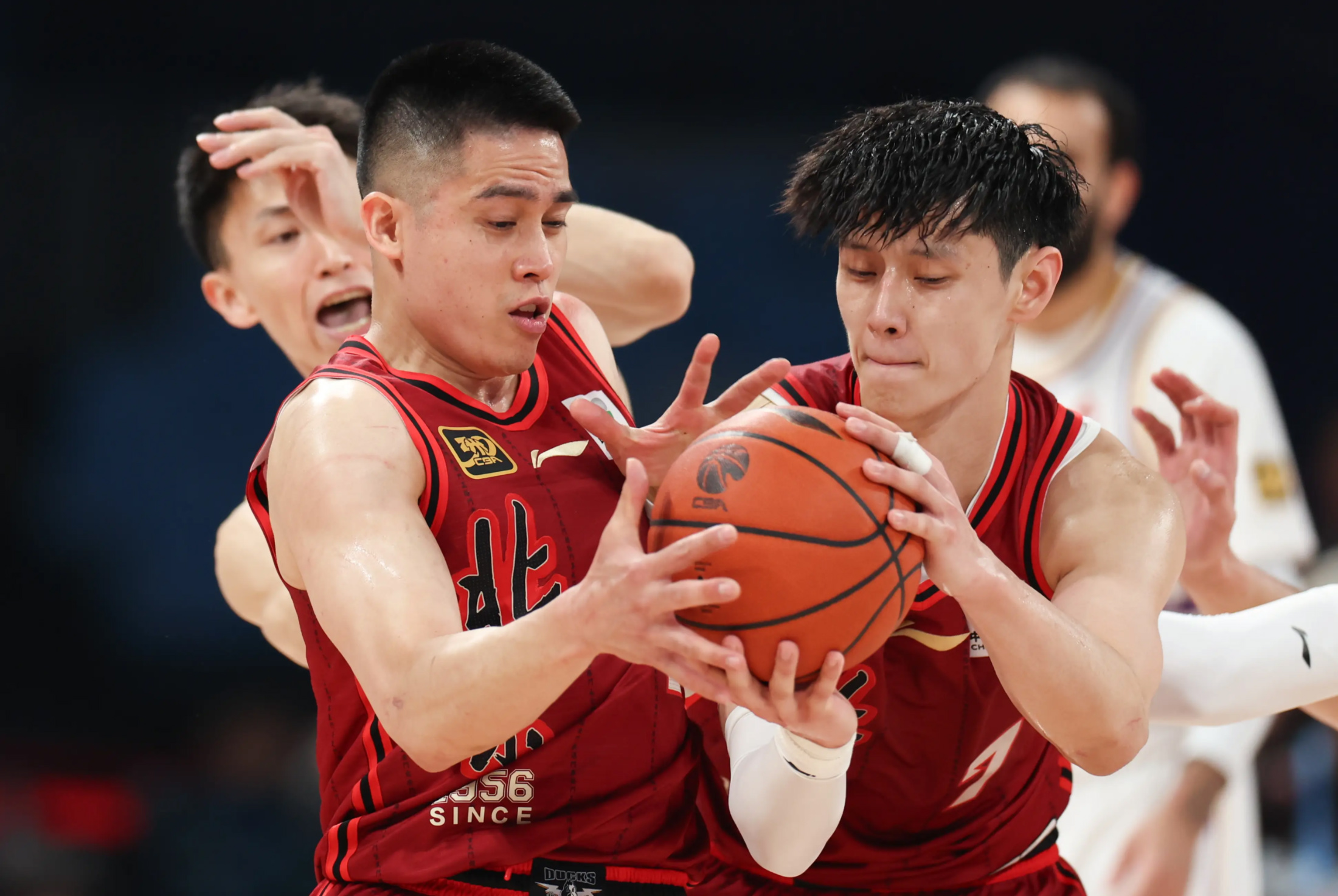 关于加时末段体能课后;波尔图内部沟通备战CBA常规赛;媒体盛赞;控场能力受关注的信息 关于加时末段体能课后;波尔图内部沟通备战CBA常规赛;媒体盛赞;控场能力受关注的信息