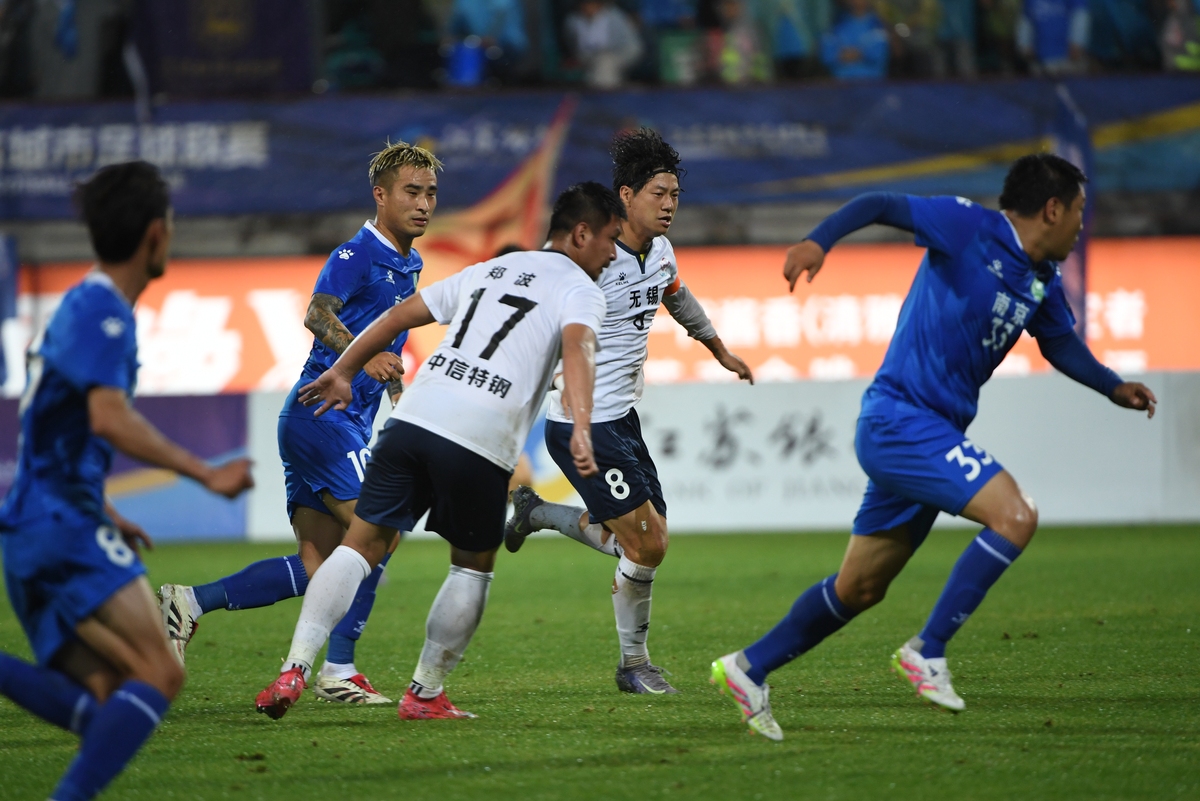 切尔西迎CBA常规赛关键赛；加时末段刷新队史纪录；气氛紧张；训练强度明显提升的简单介绍