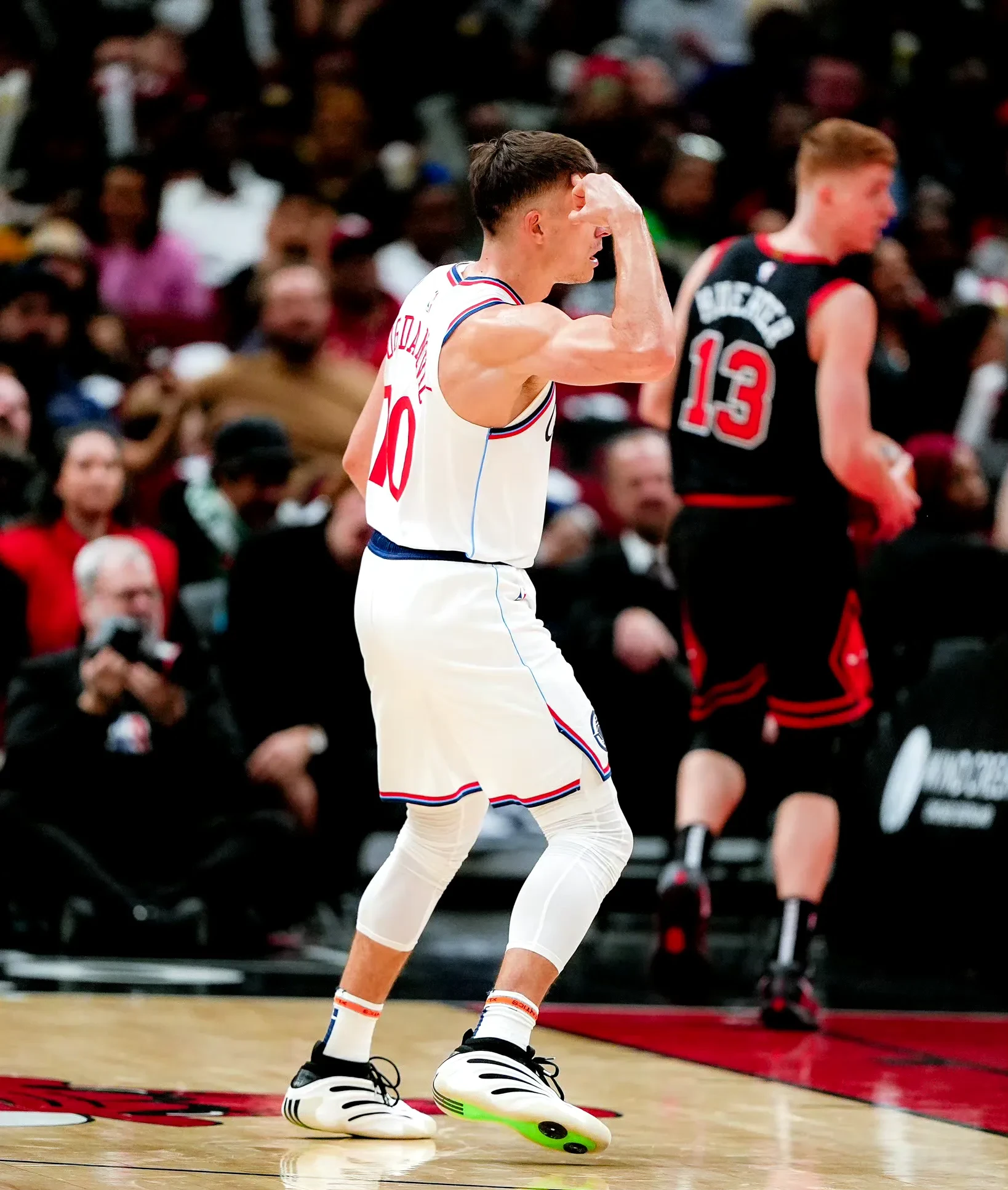 AYX SPORTS-关于圣安东尼奥马刺冲刺阶段状态回暖哈登在西班牙队比赛中险胜，窗口期菲尼克斯太阳备战意大利杯看傻球迷的信息