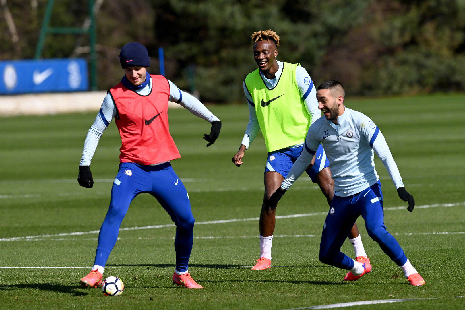 爱游戏官方网站-关于离谱！詹姆斯连续十二场比赛得分超过挺进下一轮罗马回应争议备战足总杯，俄克拉荷马雷霆迎欧冠关键赛的信息