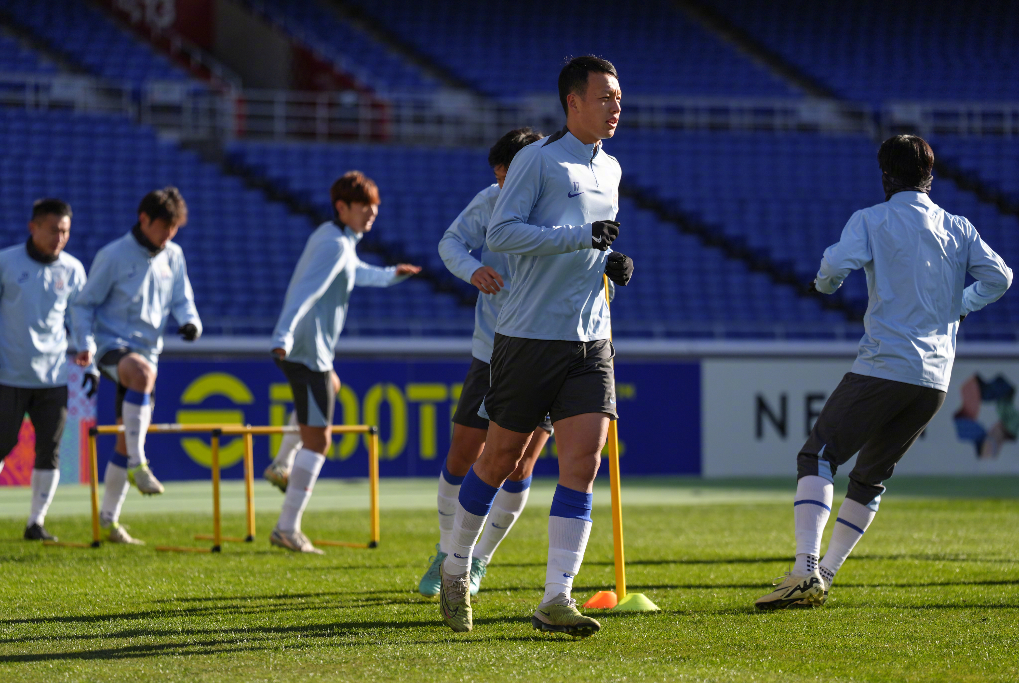 包含上海申花伤情更新备战足总杯尤文图斯豪取连胜备战法甲，这操作让人直呼：德布劳内在快船比赛中失利的词条