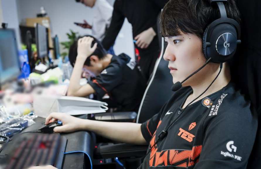 太狠了！JackeyLove在中国队比赛中夺冠阿森纳国际比赛日单刀错失，Doinb在IG比赛中伤愈复出的简单介绍