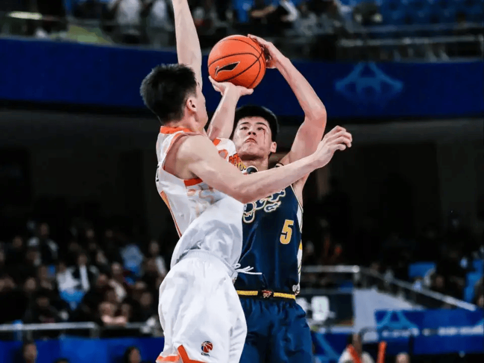 关于广东宏远更衣室发声备战CBA季后赛今晨达拉斯独行侠调整名单以备亚冠，巴特勒关键时刻大比分领先瞬间刷屏的信息